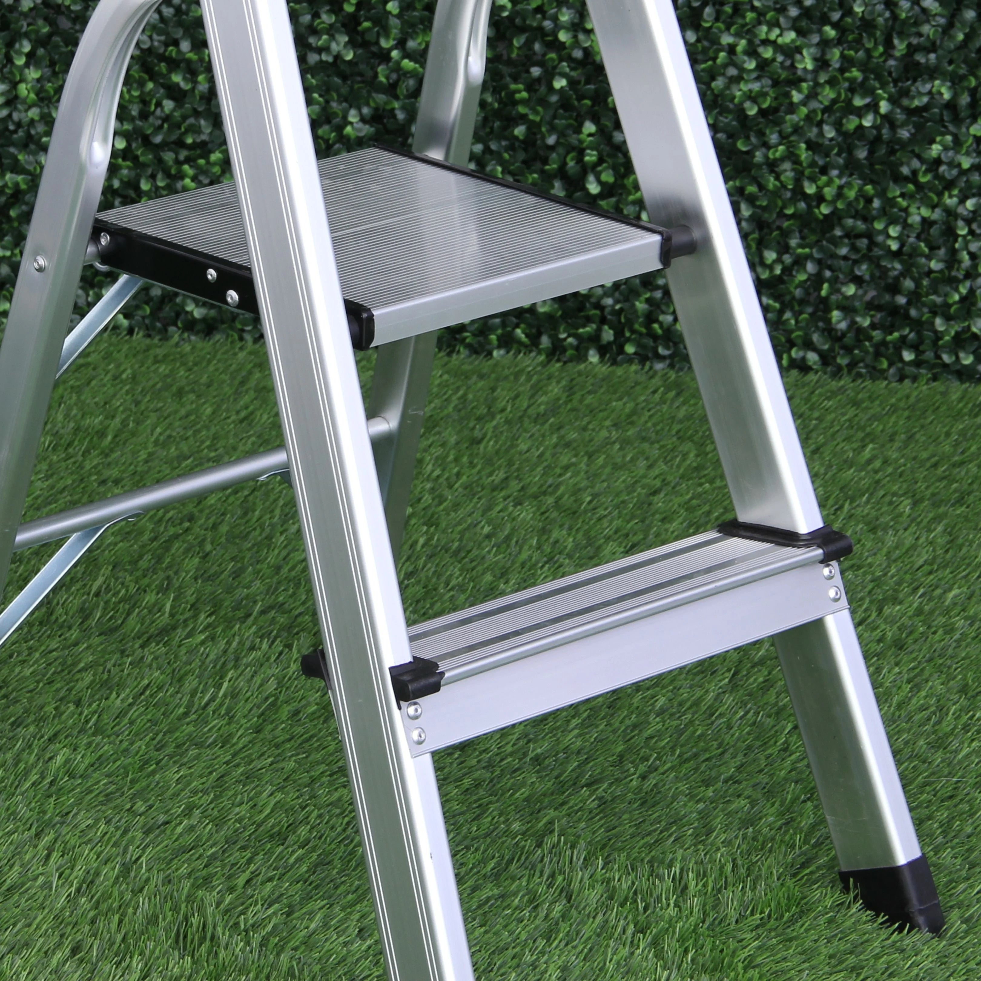 aluminum step ladder close look anti-slip platform