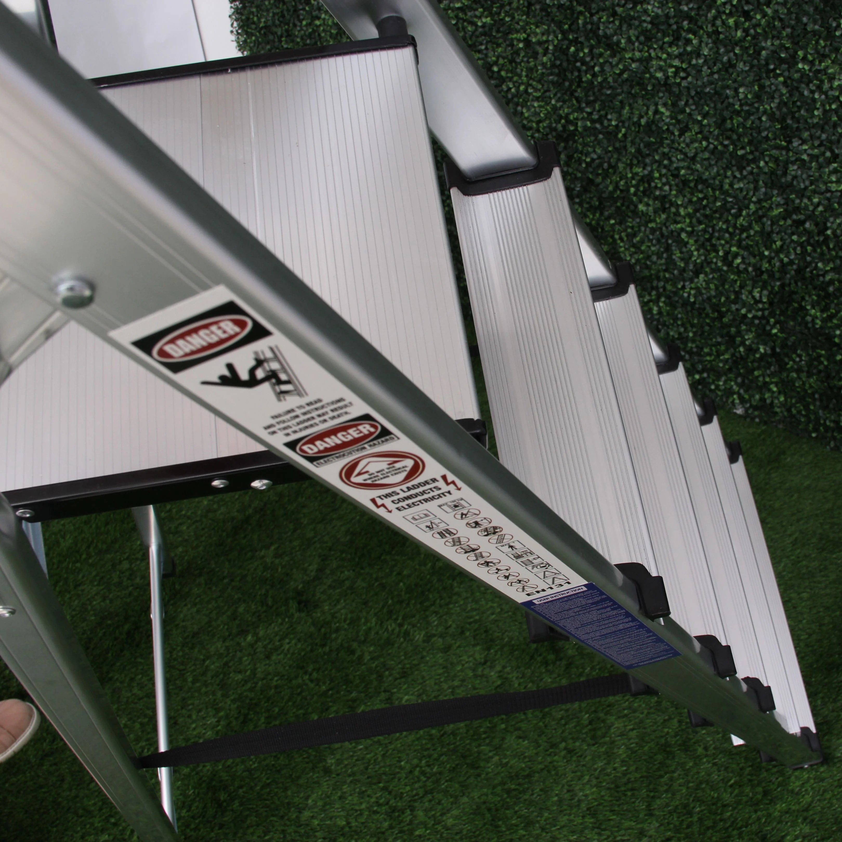 aluminum step ladder close look anti-slip platform